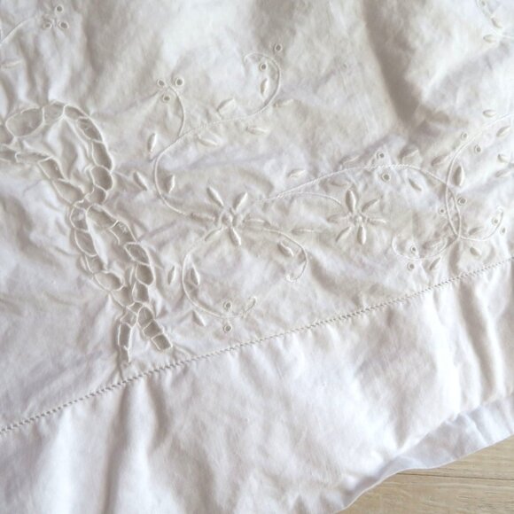 Pair of 2 Battenburg Lace Embroidered Standard Pillowcase Slip Cover Floral VTG - Picture 3 of 9